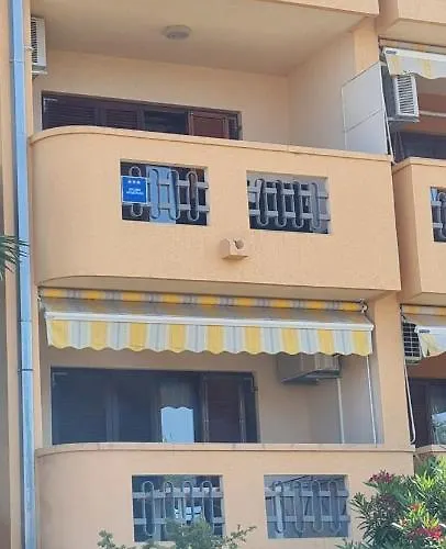 App Reina Apartment *